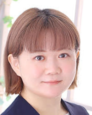 新添 麻衣 氏