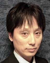 坪内 一雄 氏